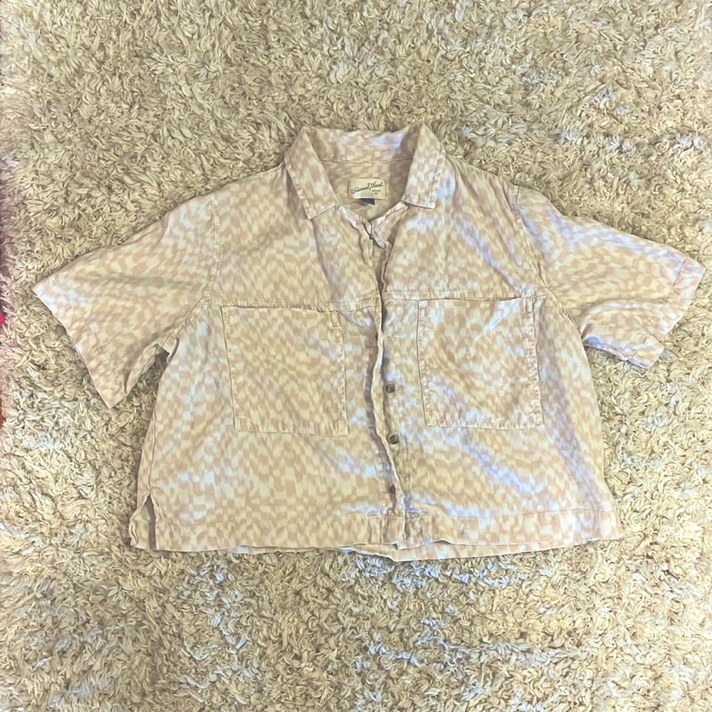 Short sleeve checkered button up